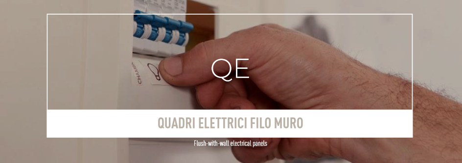 Sistema di chiusura per i quadri elettrici filomuro Rasoparete QE